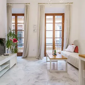 https://malagasuite-city-center-malaga.hotelsinnerja.org